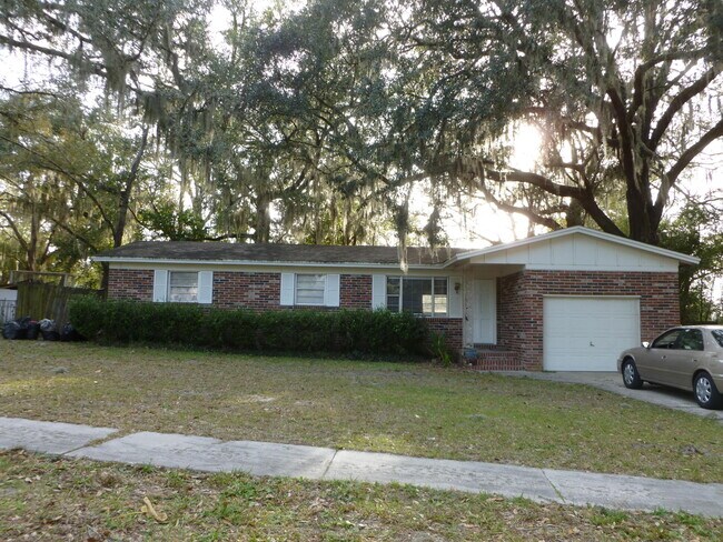 Building Photo - 120 Saturn Ln E
