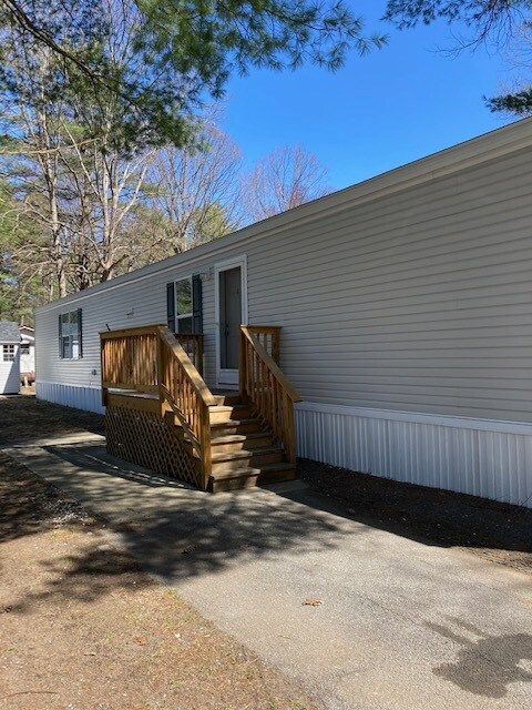 Primary Photo - 16 White Birch Est