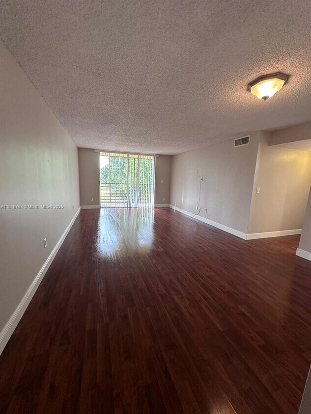 Foto principal - 3390 Foxcroft Rd
