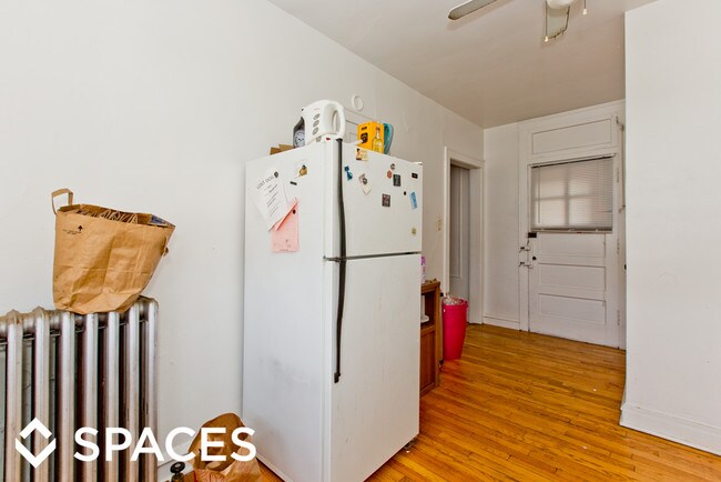 Building Photo - 2636 W Summerdale Ave