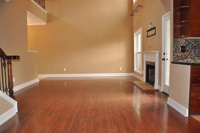Building Photo - 2220 Bering Dr
