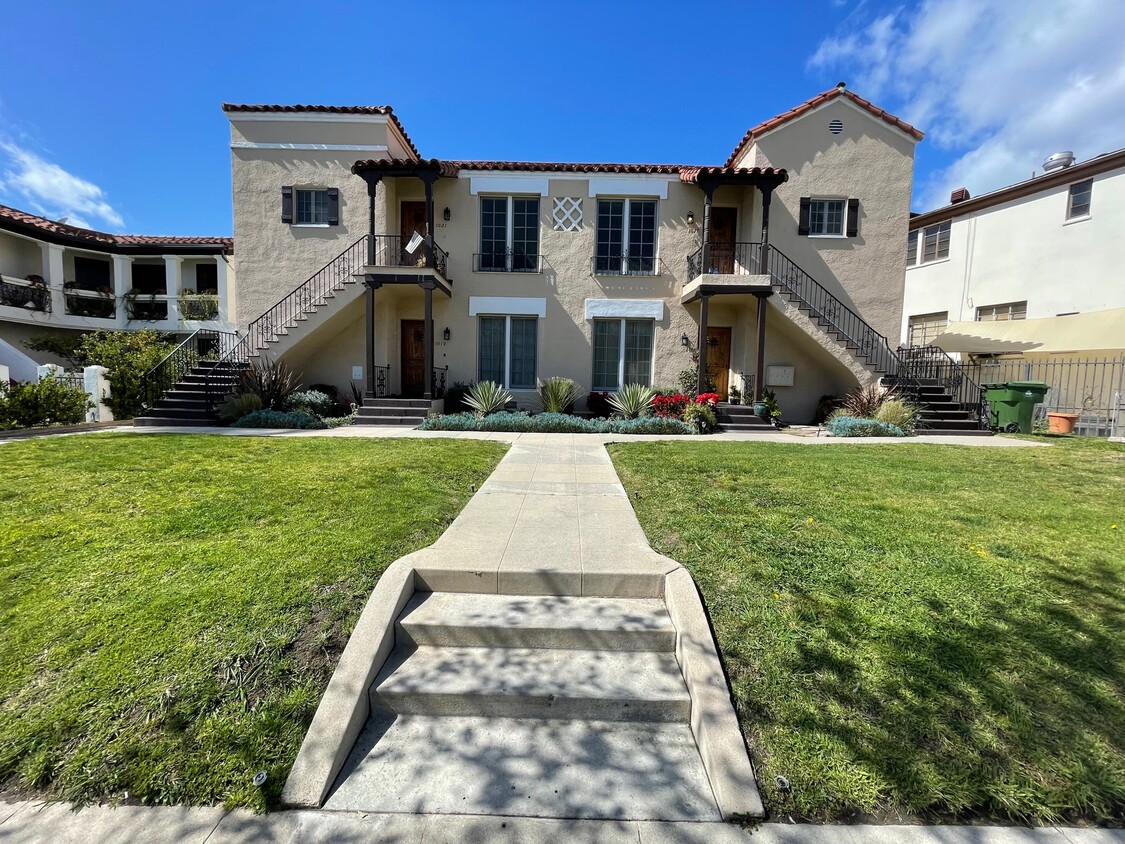 Primary Photo - 1019 Masselin Ave