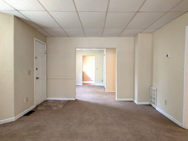 Foto del edificio - 2 Bedroom Lower Duplex In Green Bay