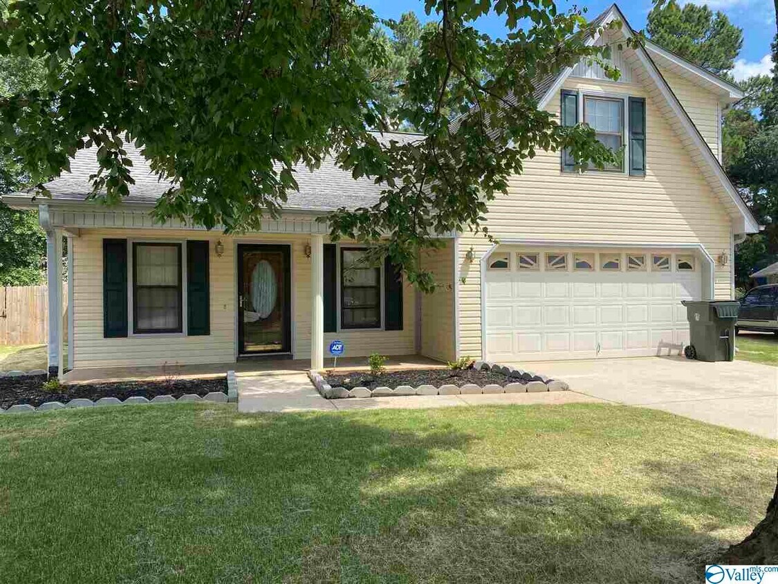 Primary Photo - 121 Ketchum Way