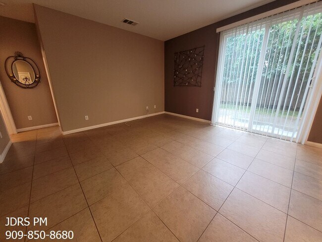 Foto del edificio - Rancho Cucamonga 4-Bedroom Home