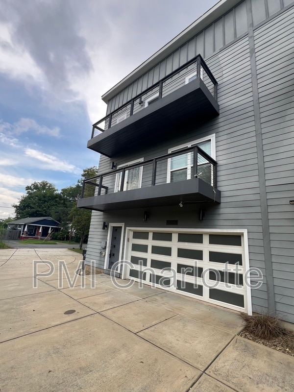 Building Photo - 1106 N Alexander St