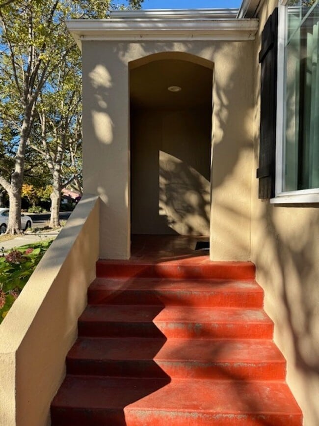 Building Photo - Beautiful Old Town Napa Two Bedroom House