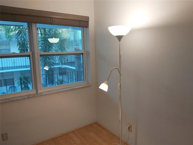 Foto del edificio - 1300 N 17th Ave