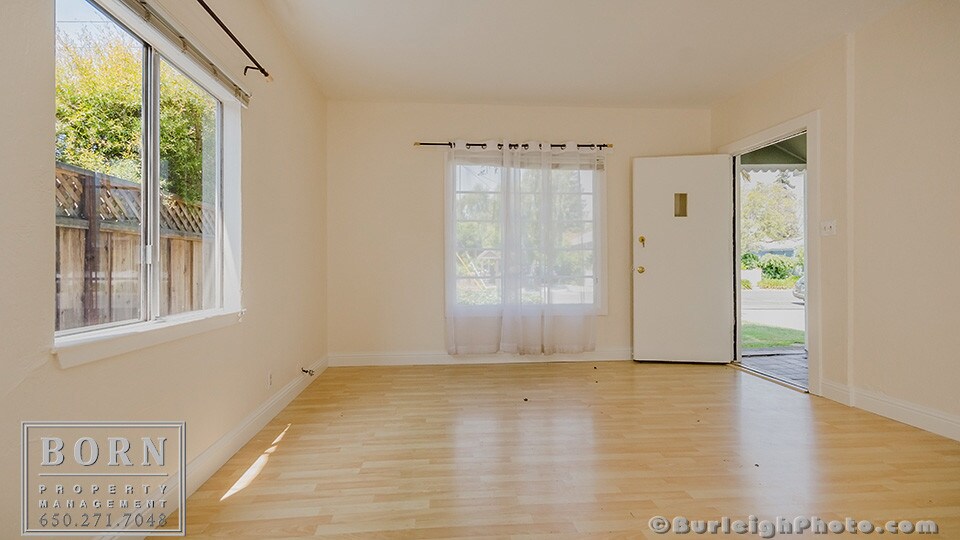 Foto del edificio - 209 Bayswater Ave