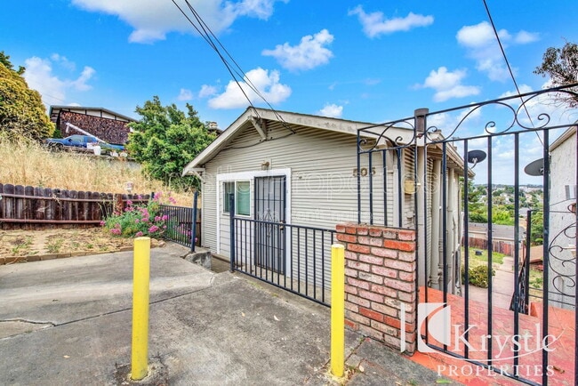 Building Photo - 505 Hichborn St