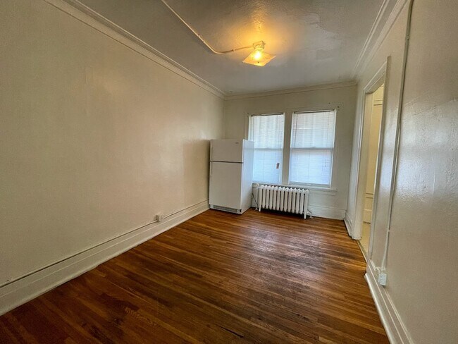 Building Photo - 609 Wellington Ct