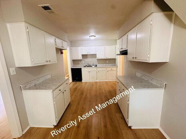 Building Photo - GORGEOUS SPACIOUS SECTION 8 FRIENDLY HOME!!