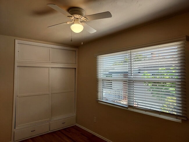 Building Photo - South Park Area 2 Bedroom Cottage w/Garage