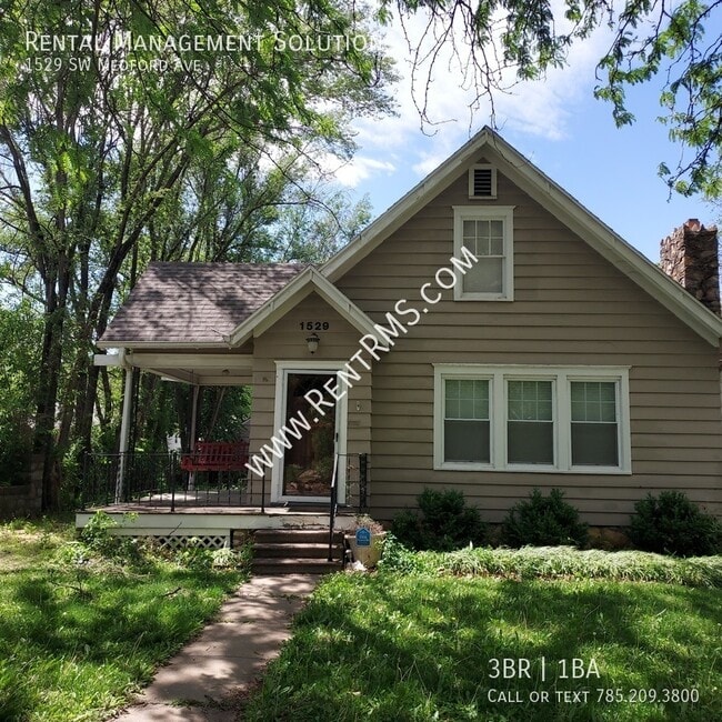 Building Photo - 1529 SW Medford Ave