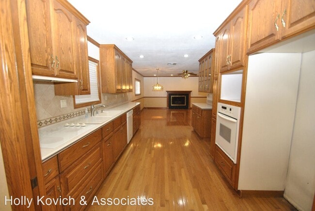 Building Photo - 4 br, 2 bath House - 11628 169th St