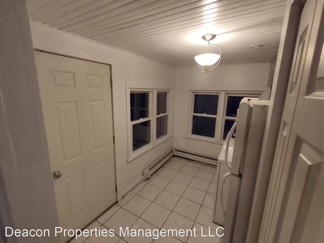 Building Photo - 2 br, 1 bath House - 1555 Rear Summit Lake...