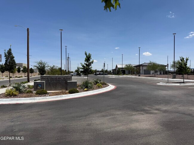 Foto del edificio - 13389 Carterton Ave