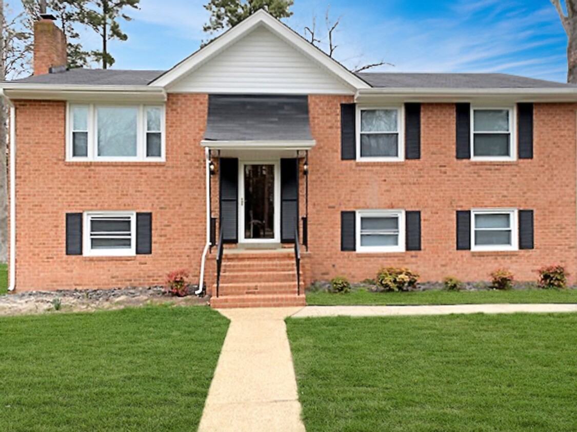 Foto principal - Stately 4 Bed, 3 Bath Home Near Bon Air!