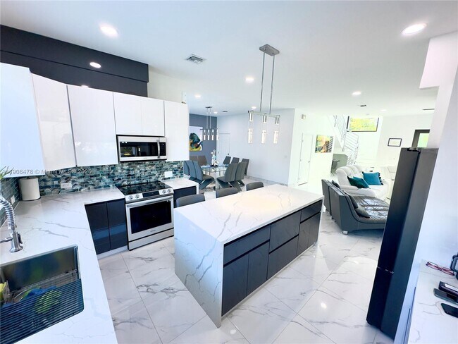 Foto del edificio - 2342 McKinley St