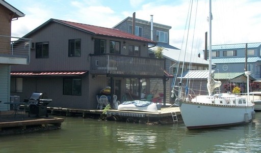 Primary Photo - 526 N Tomahawk Island Dr