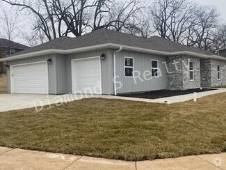 Building Photo - 2600 W Colton Ave