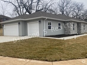 Building Photo - 2600 W Colton Ave