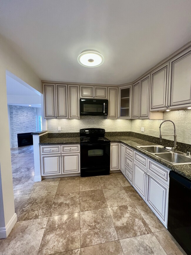 Kitchen - 28204 Rey de Copas Ln