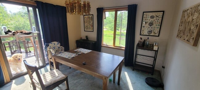 Building Photo - 3 Bedroom 2 Bath Home - Fully Furnished