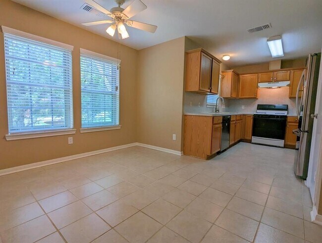 Foto del edificio - 3815 Maple Dr