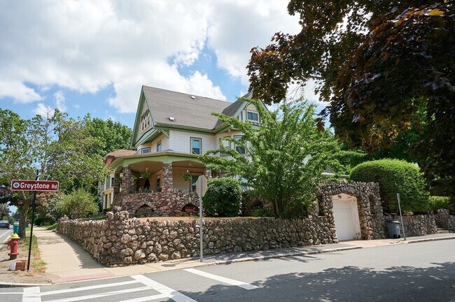 Foto del edificio - 127 Upham St