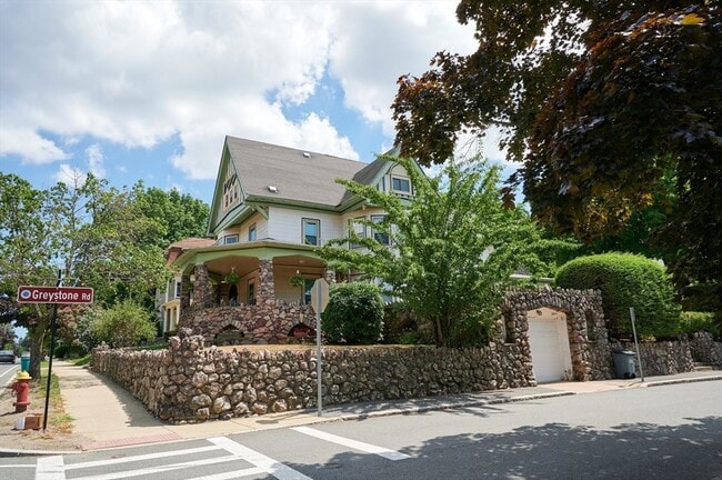 Building Photo - 127 Upham St