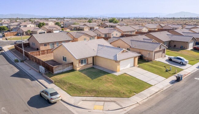 Building Photo - 1036 Playa del Norte