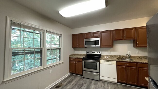 Building Photo - Lake Ridge Single Family Home