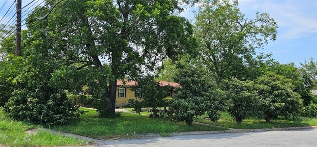 Building Photo - 5612 E Martin Luther King Jr Blvd