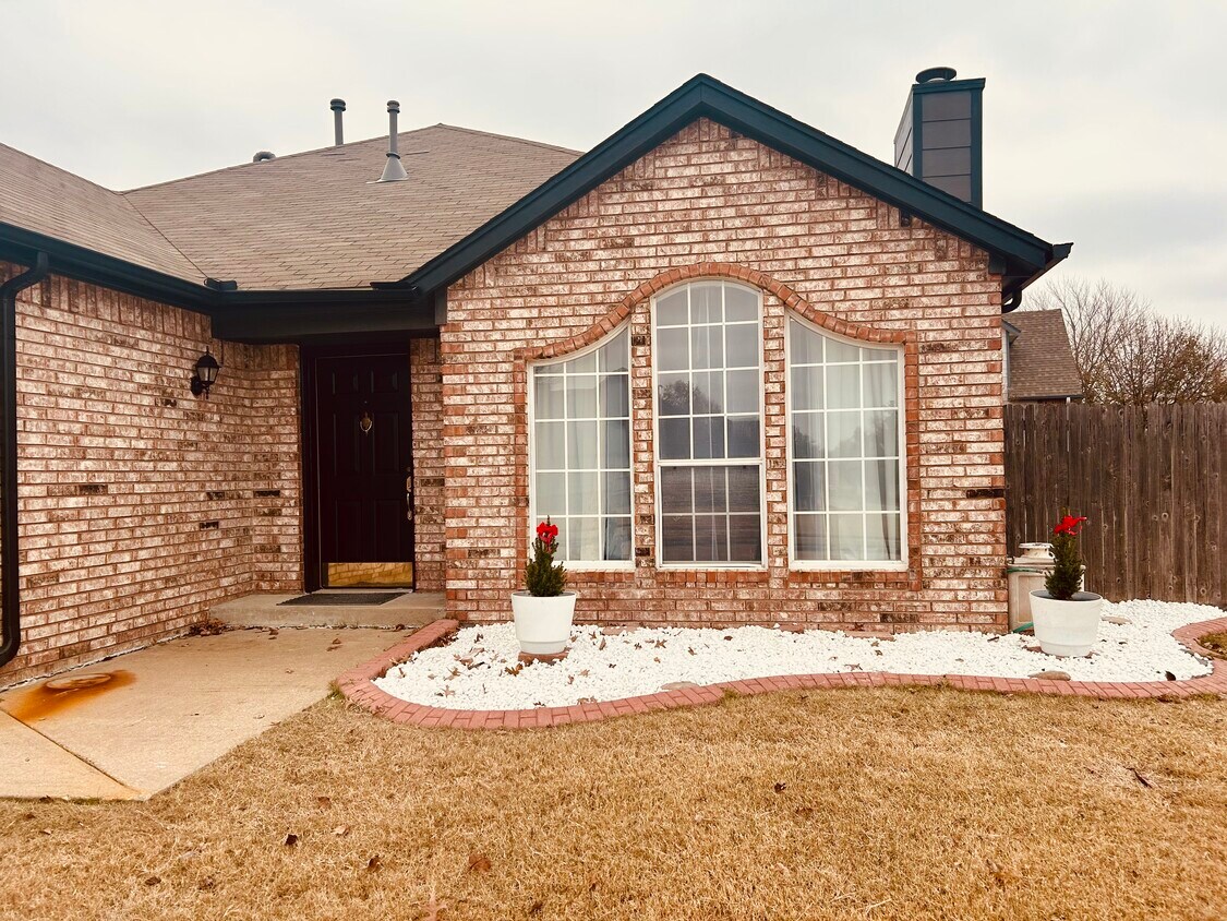 Foto del edificio - 2018 W College St