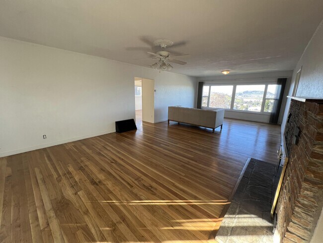 Foto del edificio - 421 Sierra Point Rd