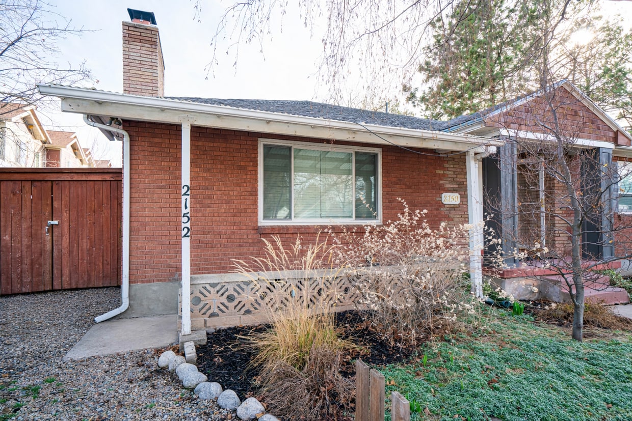 Spacious 2 Bed Basement Apartment - Spacious 2 Bed Basement Apartment