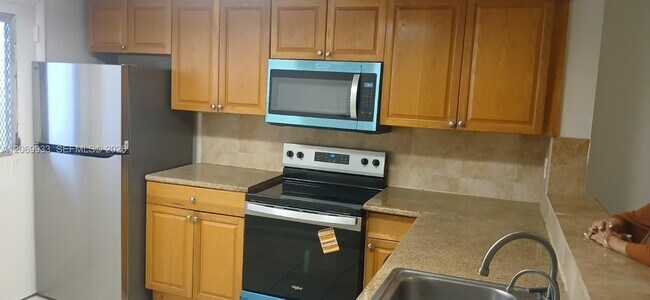 Foto del edificio - 1591 NE Miami Gardens Dr