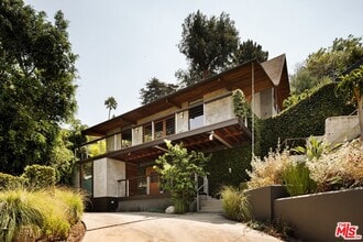 Building Photo - 3990 Clayton Ave W