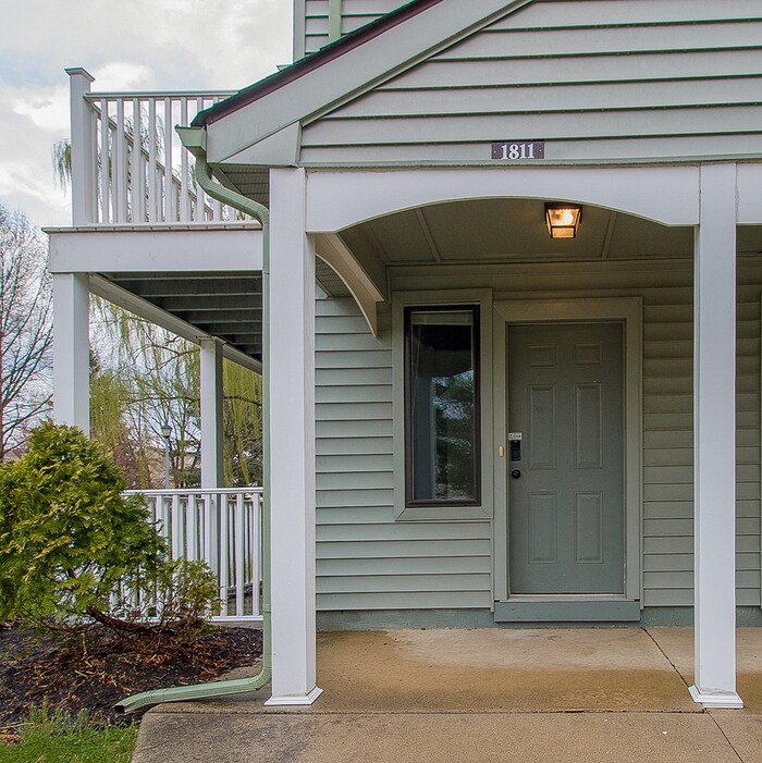 Primary Photo - 1811 Roberts Way