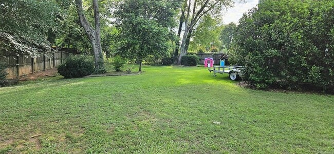 Building Photo - 210 Sweetbriar Ln