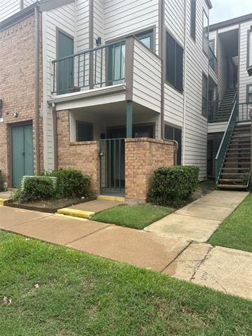 Building Photo - 2300 Balsam Dr