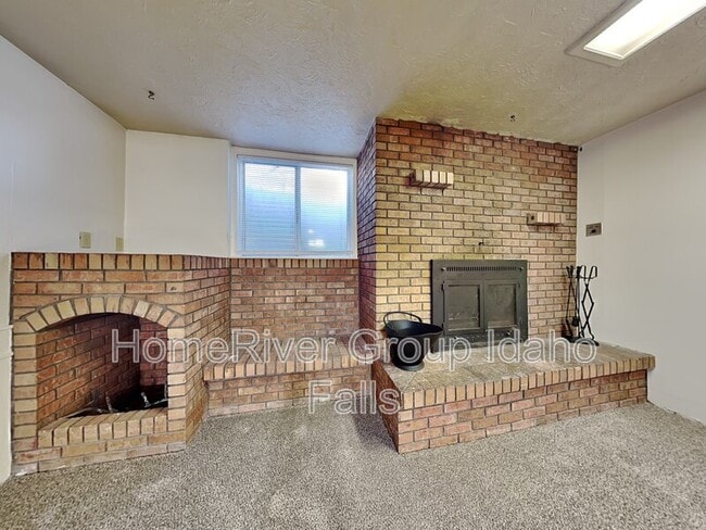 Building Photo - 380 Ladino Dr