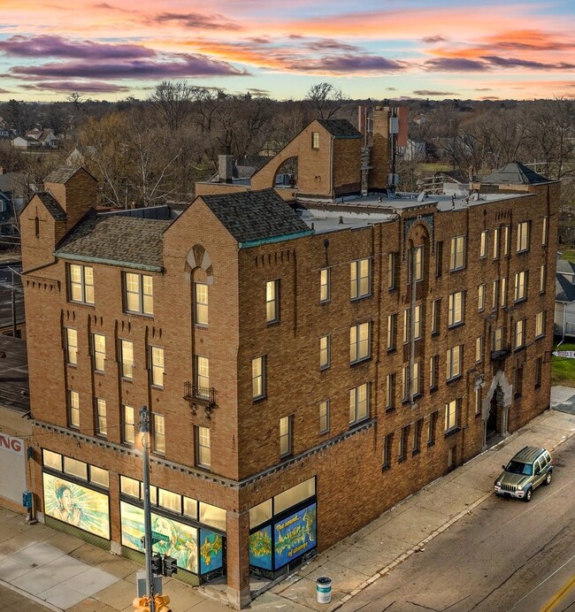 Building Photo - 14841 Kercheval St