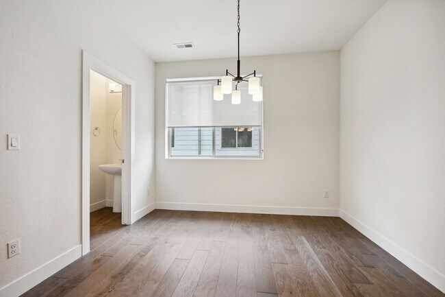 Foto del edificio - Great Townhome, Perfect Location! License #2023-BFN-0071747