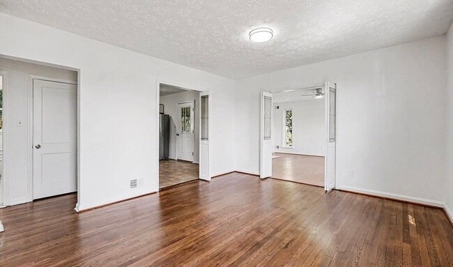 Building Photo - 4806 Hazelwood Ave