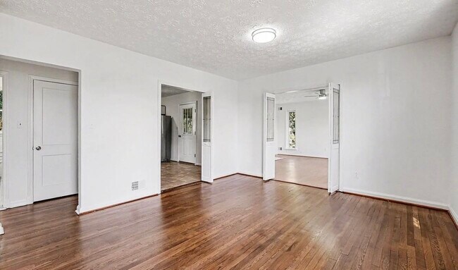 Foto del edificio - 4806 Hazelwood Ave