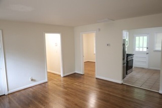 Foto del edificio - Beautiful Newly Renovated Bungalow Home