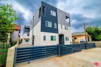 Building Photo - 1623 S New Hampshire Ave
