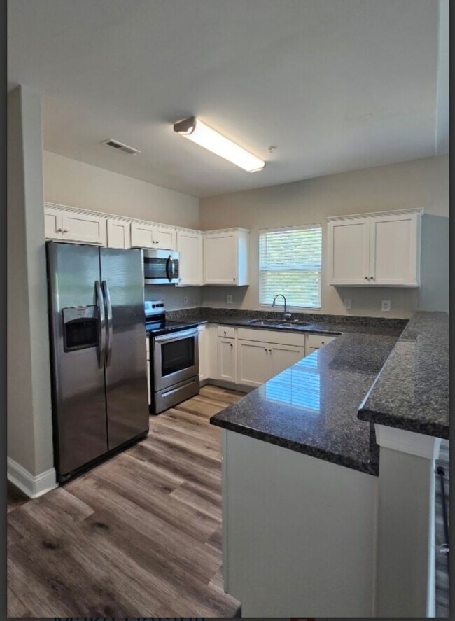 Foto del edificio - Beautiful 2BR/2BA Condo with Scenic Pond V...